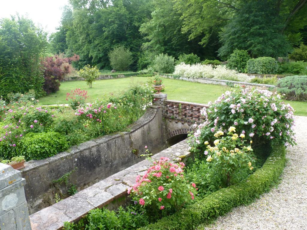 Le Clos Saint Nicolas Panzió Château-Renard Kültér fotó