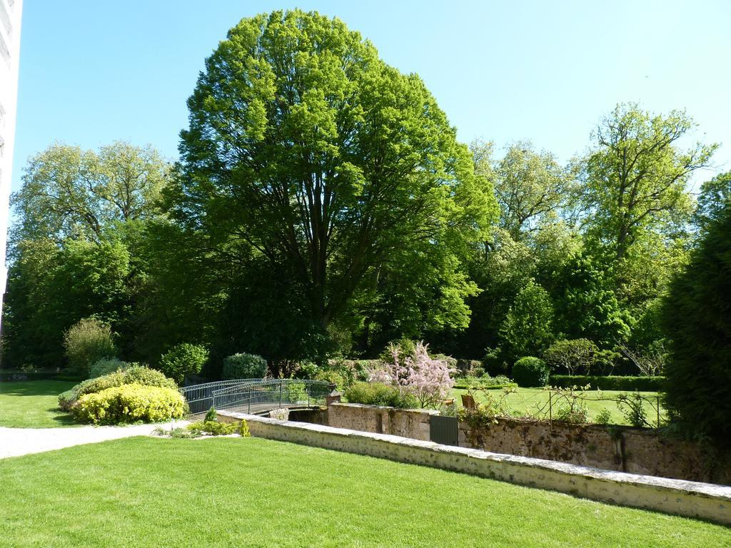 Le Clos Saint Nicolas Panzió Château-Renard Kültér fotó