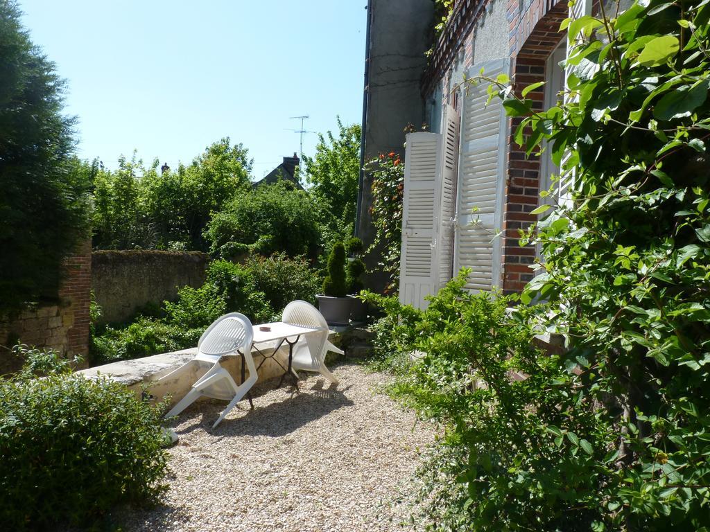 Le Clos Saint Nicolas Panzió Château-Renard Kültér fotó